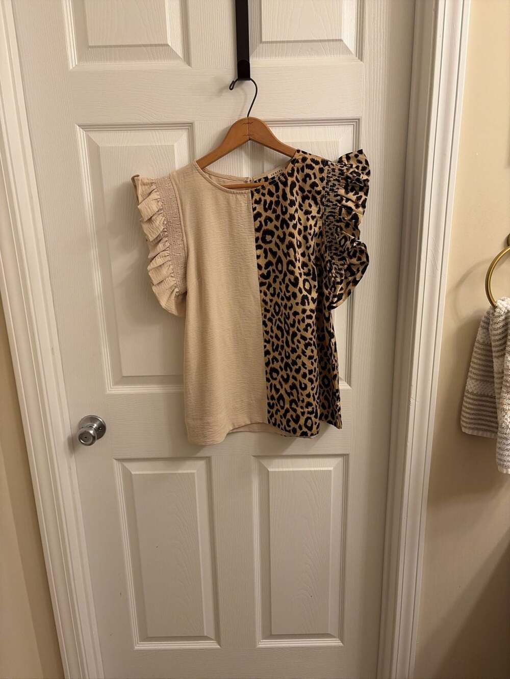 Jodifl Colorblock Mixed Leopard Print Ruffle Cap Sleeve Blouse Top